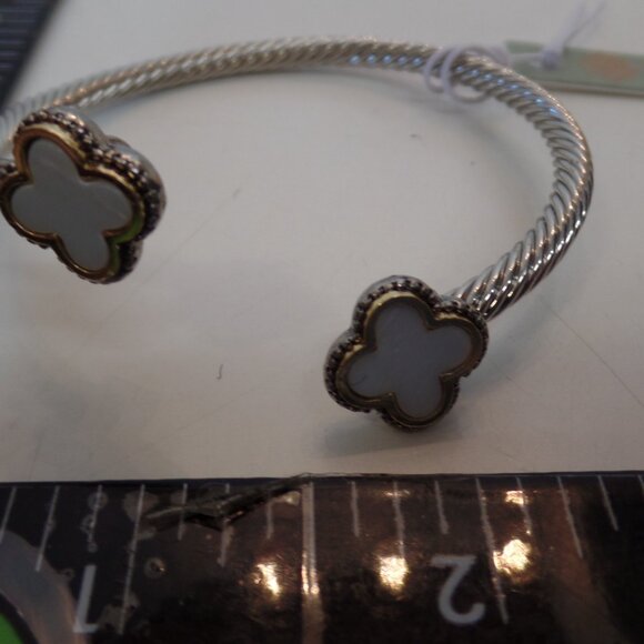 Atterri Silver Twisted Wire Bracelet W Alhambra Accents Mother of Pearl Gold NWT - Picture 7 of 8